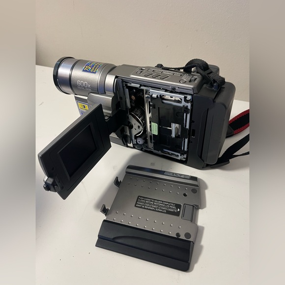 JVC GR-SXM245U Camcorder Camera No Tasted With Charger And Bag , cover takes off - Picture 11 of 16